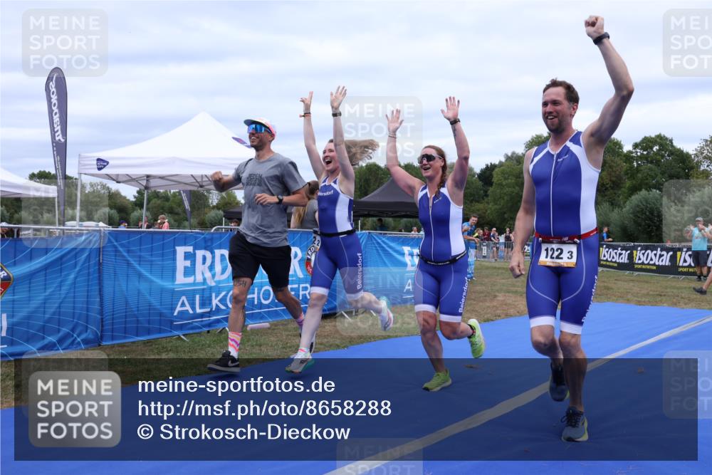 31.08.2025 - Elbe Triathlon Hamburg Strokosch-Dieckow http://msf.ph/oto/8658288 31.08.2025 16:19:08 Ziel  meine-sportfotos.de