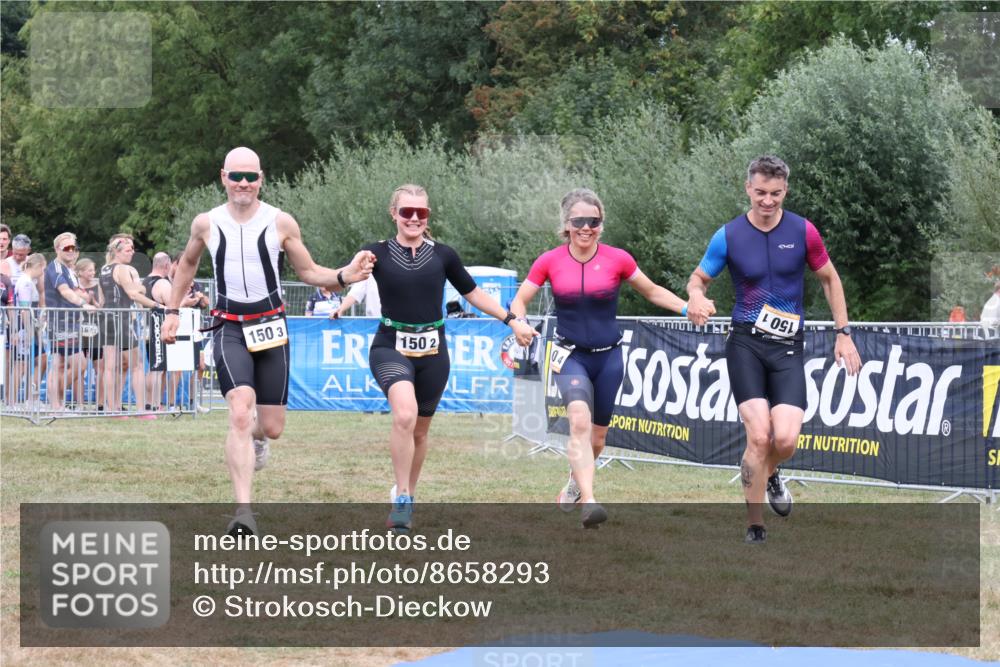 31.08.2025 - Elbe Triathlon Hamburg Strokosch-Dieckow http://msf.ph/oto/8658293 31.08.2025 16:19:23 Ziel  meine-sportfotos.de