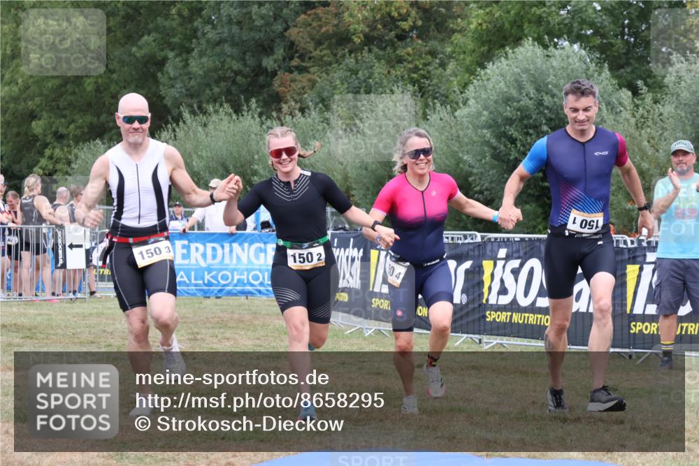 31.08.2025 - Elbe Triathlon Hamburg Strokosch-Dieckow http://msf.ph/oto/8658295 31.08.2025 16:19:24 Ziel  meine-sportfotos.de