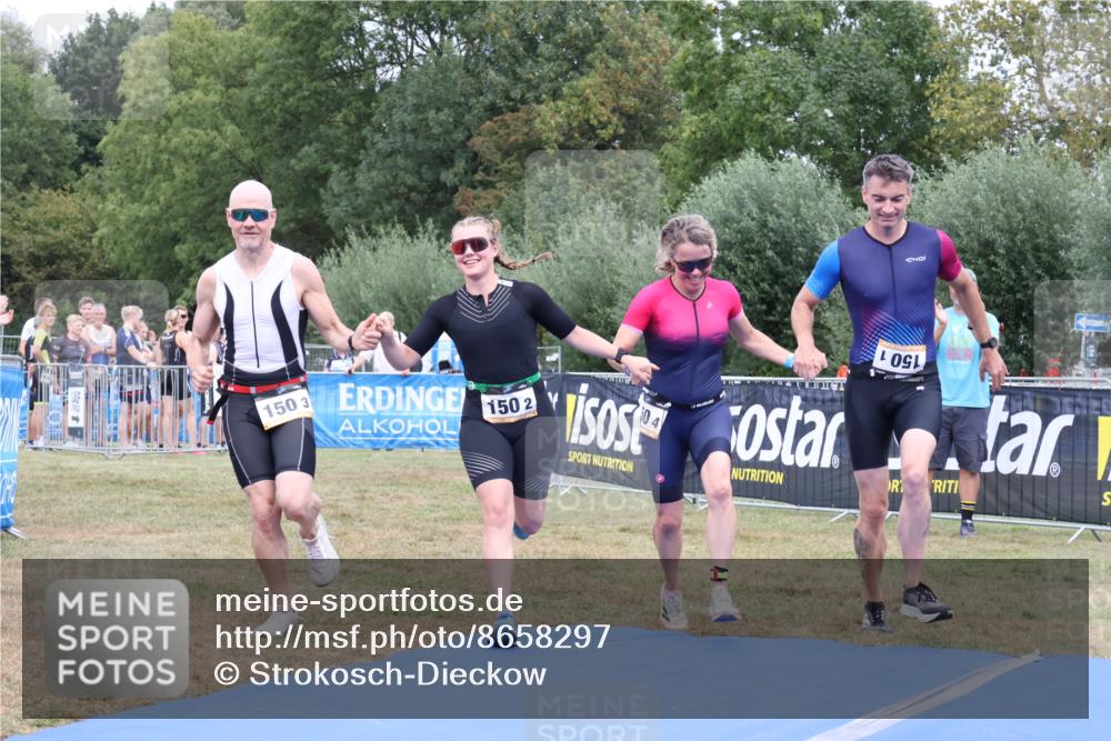 31.08.2025 - Elbe Triathlon Hamburg Strokosch-Dieckow http://msf.ph/oto/8658297 31.08.2025 16:19:24 Ziel  meine-sportfotos.de