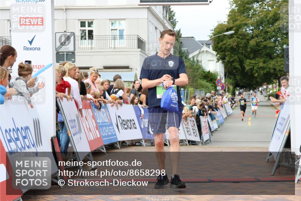 31.08.2025 - 21. Blankeneser Heldenlauf Strokosch-Dieckow http://msf.ph/oto/8658298 31.08.2025 10:51:35 Ziel 2187, 3580, 3030 meine-sportfotos.de