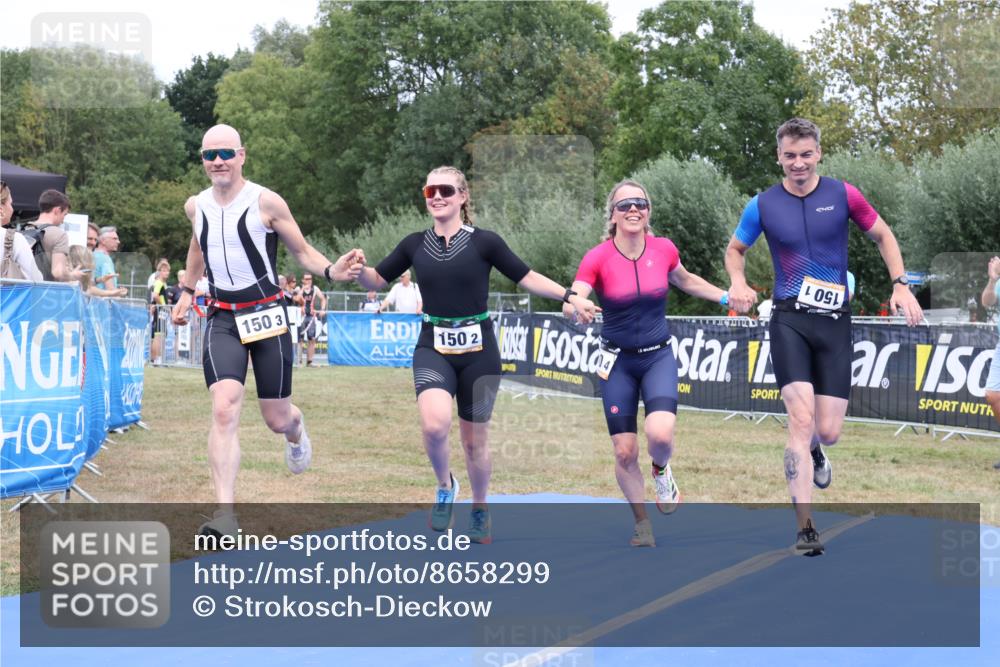 31.08.2025 - Elbe Triathlon Hamburg Strokosch-Dieckow http://msf.ph/oto/8658299 31.08.2025 16:19:25 Ziel  meine-sportfotos.de