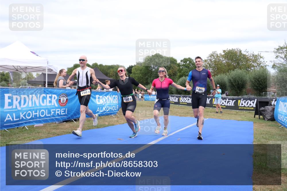 31.08.2025 - Elbe Triathlon Hamburg Strokosch-Dieckow http://msf.ph/oto/8658303 31.08.2025 16:19:26 Ziel  meine-sportfotos.de