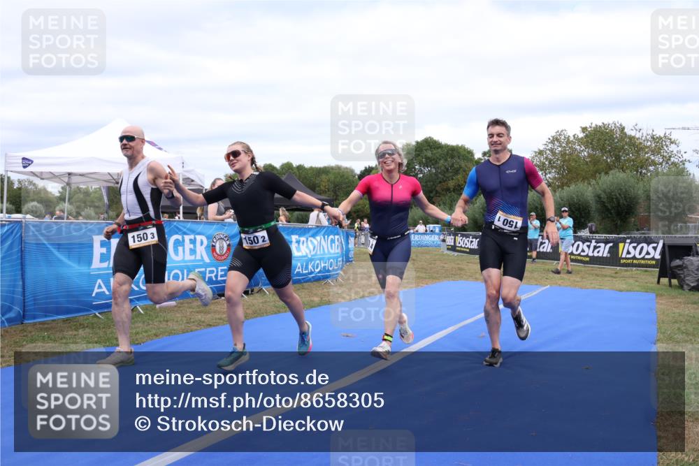 31.08.2025 - Elbe Triathlon Hamburg Strokosch-Dieckow http://msf.ph/oto/8658305 31.08.2025 16:19:26 Ziel  meine-sportfotos.de