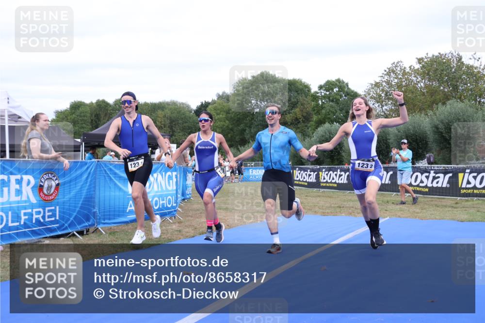31.08.2025 - Elbe Triathlon Hamburg Strokosch-Dieckow http://msf.ph/oto/8658317 31.08.2025 16:23:02 Ziel  meine-sportfotos.de