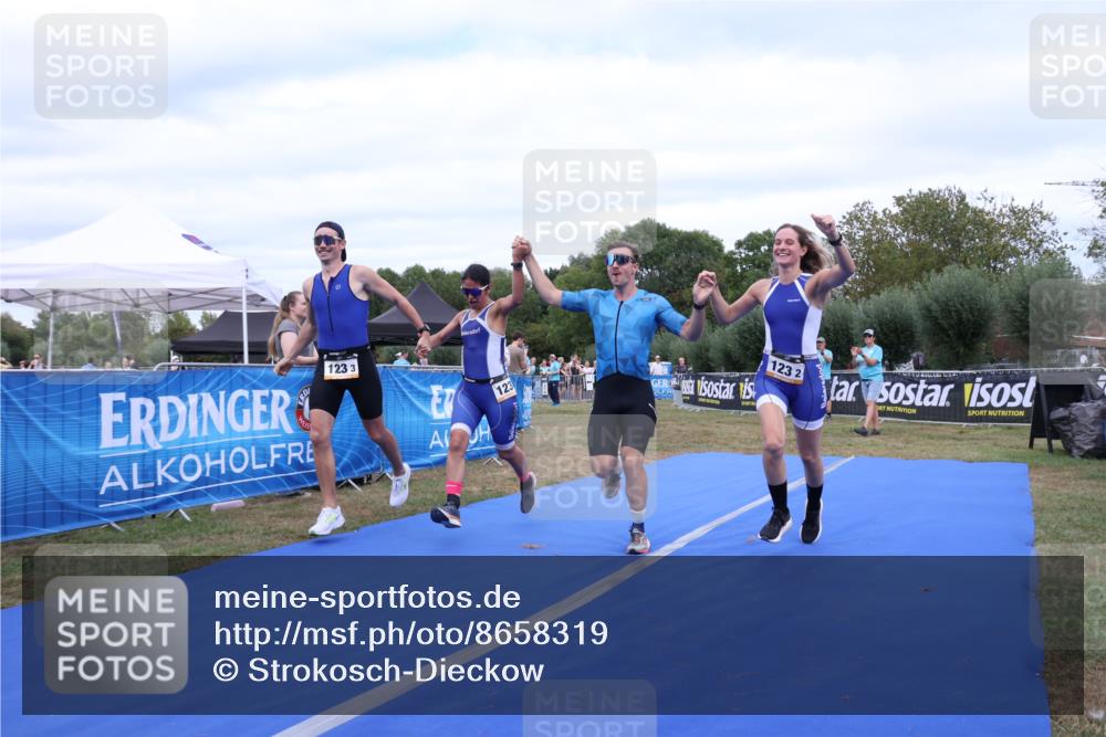 31.08.2025 - Elbe Triathlon Hamburg Strokosch-Dieckow http://msf.ph/oto/8658319 31.08.2025 16:23:02 Ziel  meine-sportfotos.de