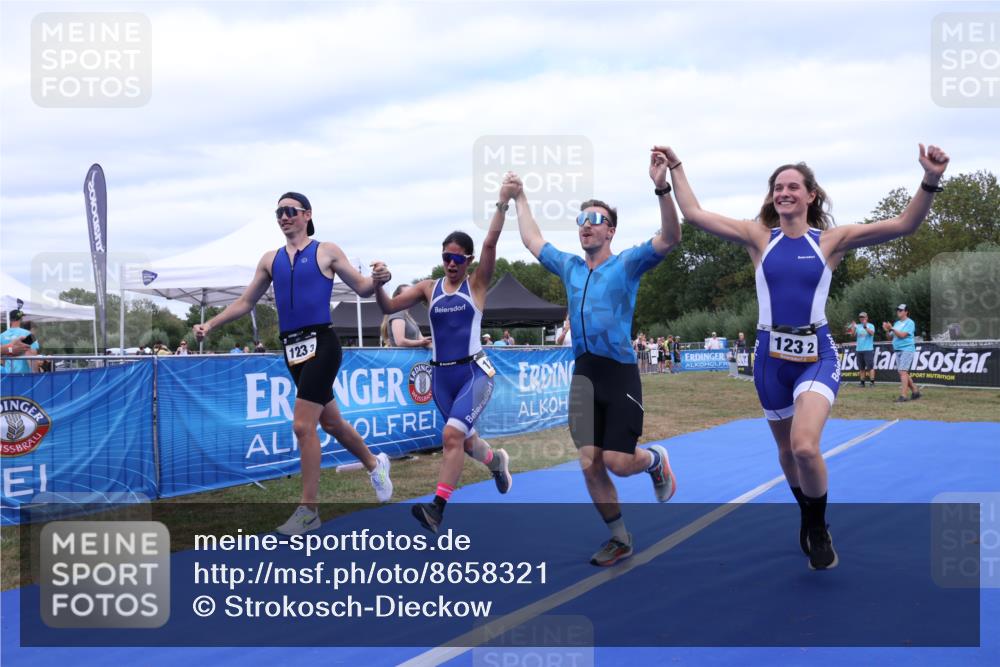 31.08.2025 - Elbe Triathlon Hamburg Strokosch-Dieckow http://msf.ph/oto/8658321 31.08.2025 16:23:02 Ziel  meine-sportfotos.de