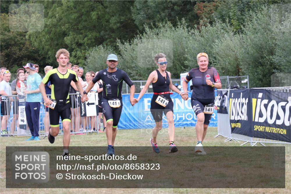 31.08.2025 - Elbe Triathlon Hamburg Strokosch-Dieckow http://msf.ph/oto/8658323 31.08.2025 16:23:19 Ziel  meine-sportfotos.de