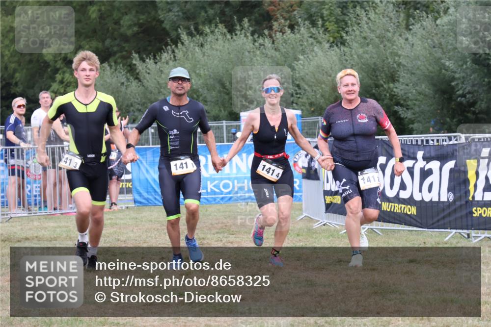 31.08.2025 - Elbe Triathlon Hamburg Strokosch-Dieckow http://msf.ph/oto/8658325 31.08.2025 16:23:20 Ziel  meine-sportfotos.de
