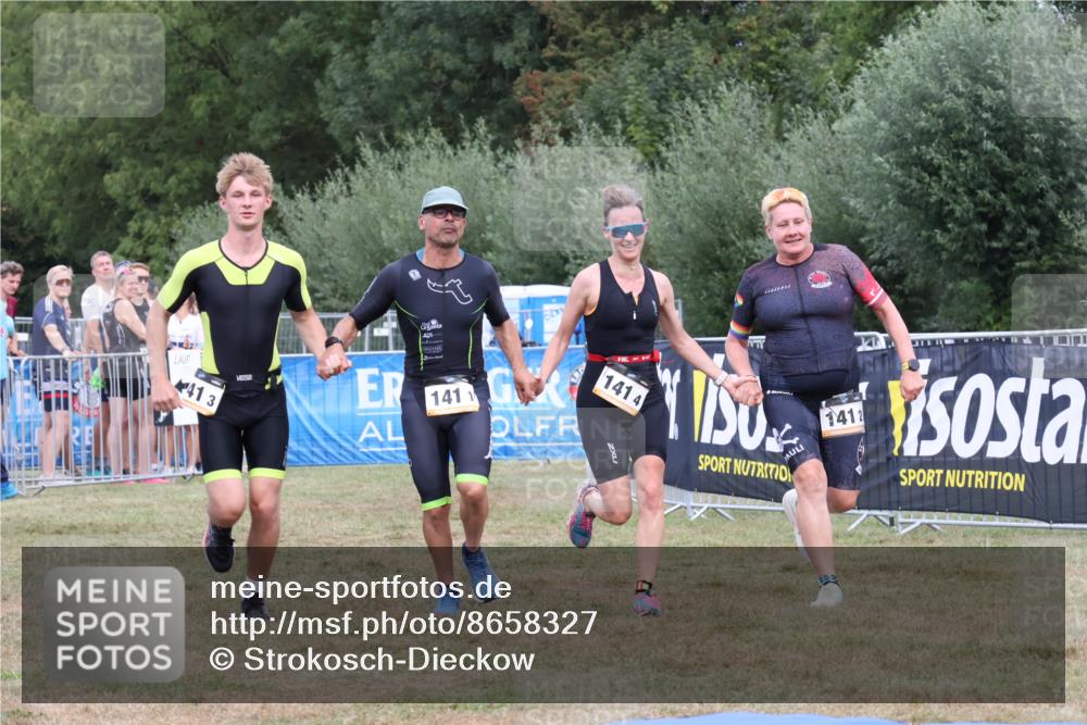 31.08.2025 - Elbe Triathlon Hamburg Strokosch-Dieckow http://msf.ph/oto/8658327 31.08.2025 16:23:21 Ziel  meine-sportfotos.de