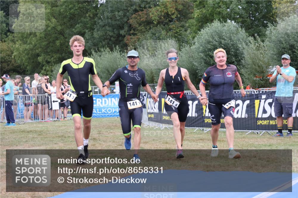 31.08.2025 - Elbe Triathlon Hamburg Strokosch-Dieckow http://msf.ph/oto/8658331 31.08.2025 16:23:22 Ziel  meine-sportfotos.de