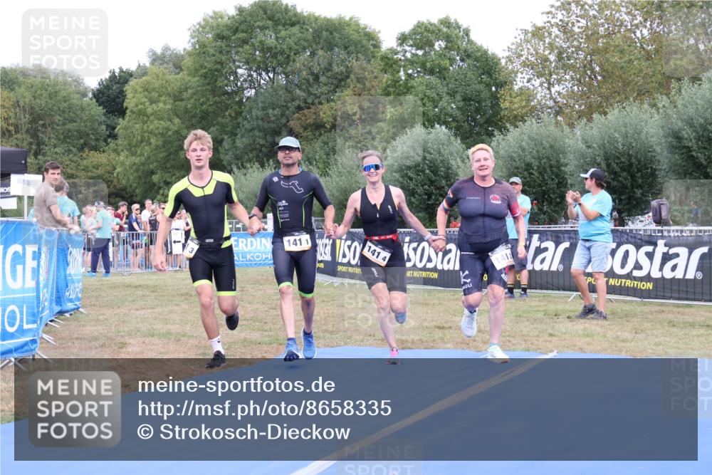 31.08.2025 - Elbe Triathlon Hamburg Strokosch-Dieckow http://msf.ph/oto/8658335 31.08.2025 16:23:22 Ziel  meine-sportfotos.de