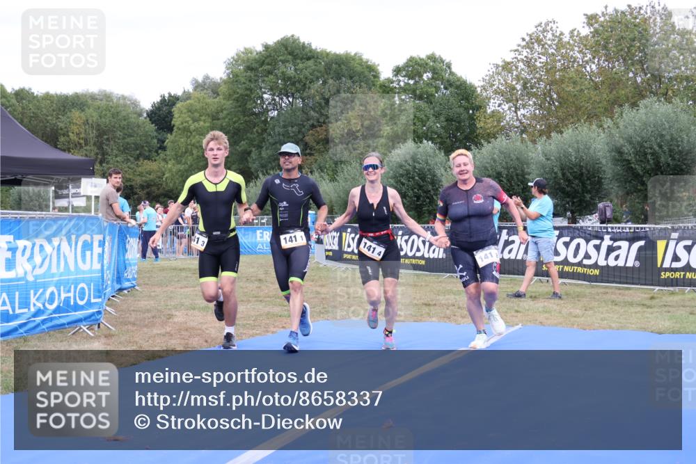 31.08.2025 - Elbe Triathlon Hamburg Strokosch-Dieckow http://msf.ph/oto/8658337 31.08.2025 16:23:23 Ziel  meine-sportfotos.de