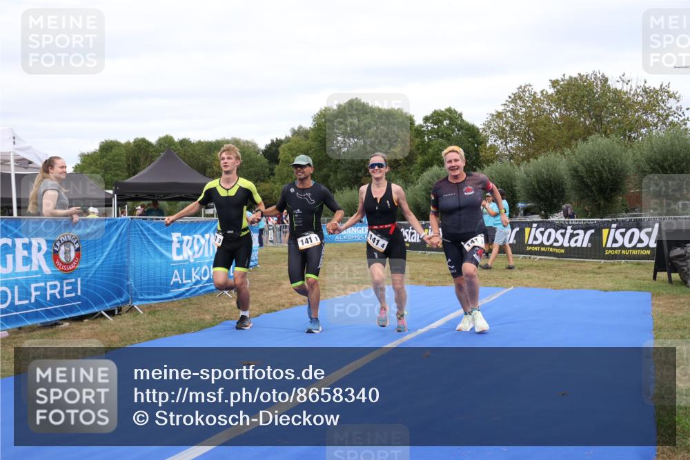 31.08.2025 - Elbe Triathlon Hamburg Strokosch-Dieckow http://msf.ph/oto/8658340 31.08.2025 16:23:24 Ziel  meine-sportfotos.de