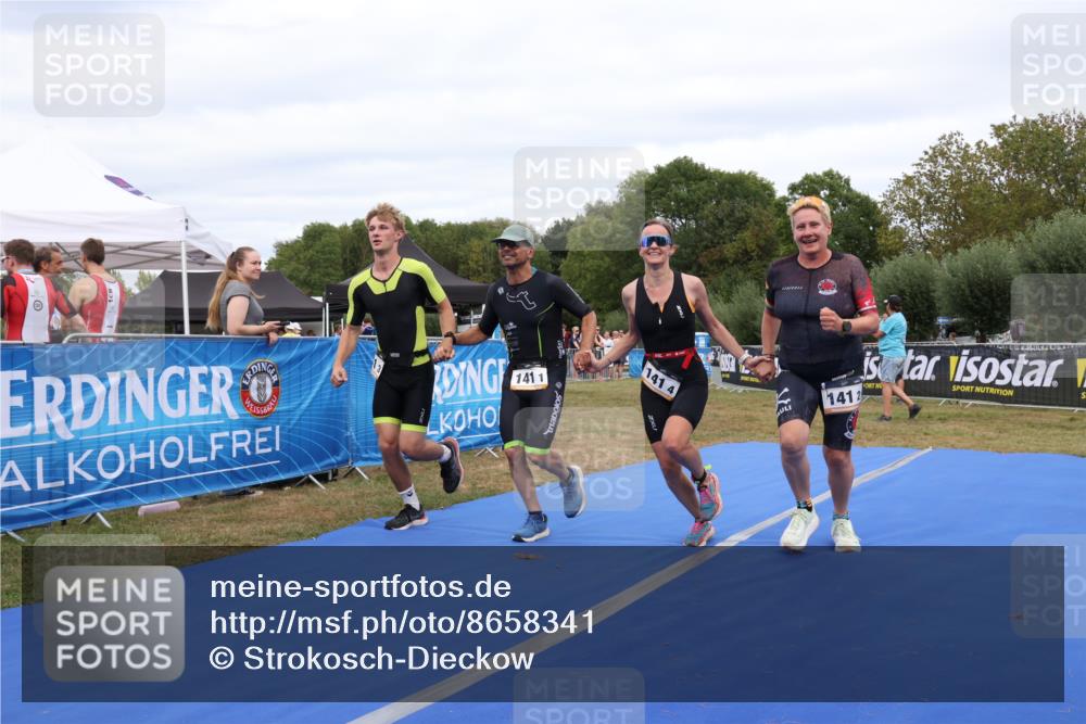 31.08.2025 - Elbe Triathlon Hamburg Strokosch-Dieckow http://msf.ph/oto/8658341 31.08.2025 16:23:24 Ziel  meine-sportfotos.de