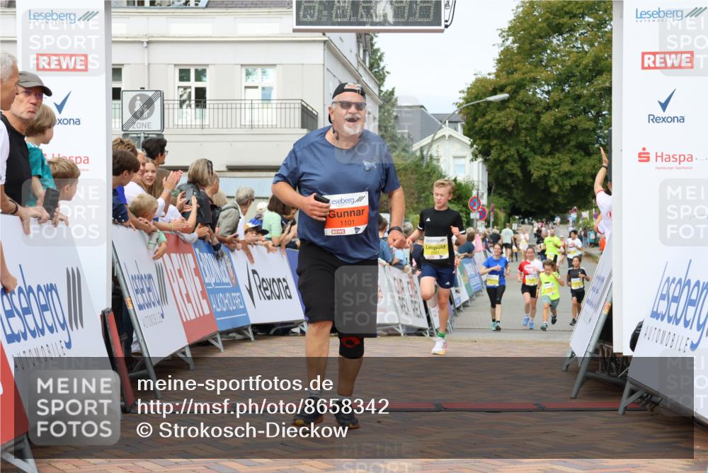 31.08.2025 - 21. Blankeneser Heldenlauf Strokosch-Dieckow http://msf.ph/oto/8658342 31.08.2025 10:27:05 Ziel 1101, 2468, 2393, 2205, 2521 meine-sportfotos.de