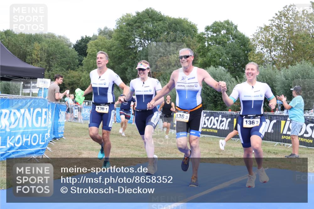 31.08.2025 - Elbe Triathlon Hamburg Strokosch-Dieckow http://msf.ph/oto/8658352 31.08.2025 16:24:05 Ziel  meine-sportfotos.de