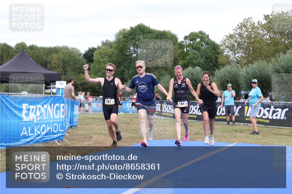 31.08.2025 - Elbe Triathlon Hamburg Strokosch-Dieckow http://msf.ph/oto/8658361 31.08.2025 16:24:08 Ziel  meine-sportfotos.de