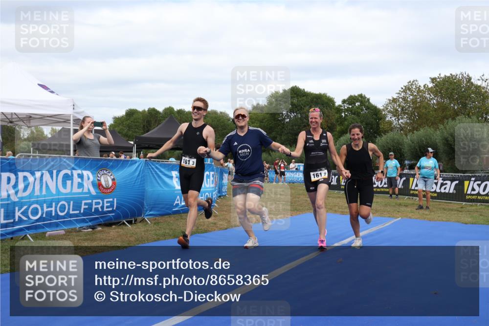 31.08.2025 - Elbe Triathlon Hamburg Strokosch-Dieckow http://msf.ph/oto/8658365 31.08.2025 16:24:09 Ziel  meine-sportfotos.de