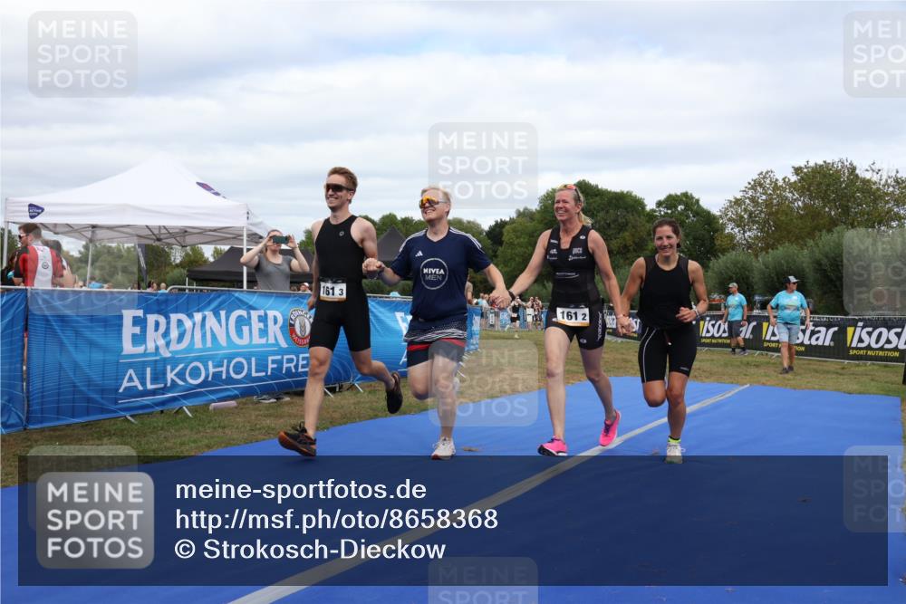 31.08.2025 - Elbe Triathlon Hamburg Strokosch-Dieckow http://msf.ph/oto/8658368 31.08.2025 16:24:09 Ziel  meine-sportfotos.de
