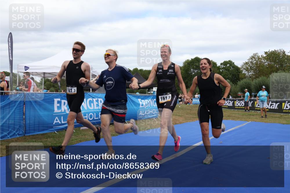 31.08.2025 - Elbe Triathlon Hamburg Strokosch-Dieckow http://msf.ph/oto/8658369 31.08.2025 16:24:09 Ziel  meine-sportfotos.de
