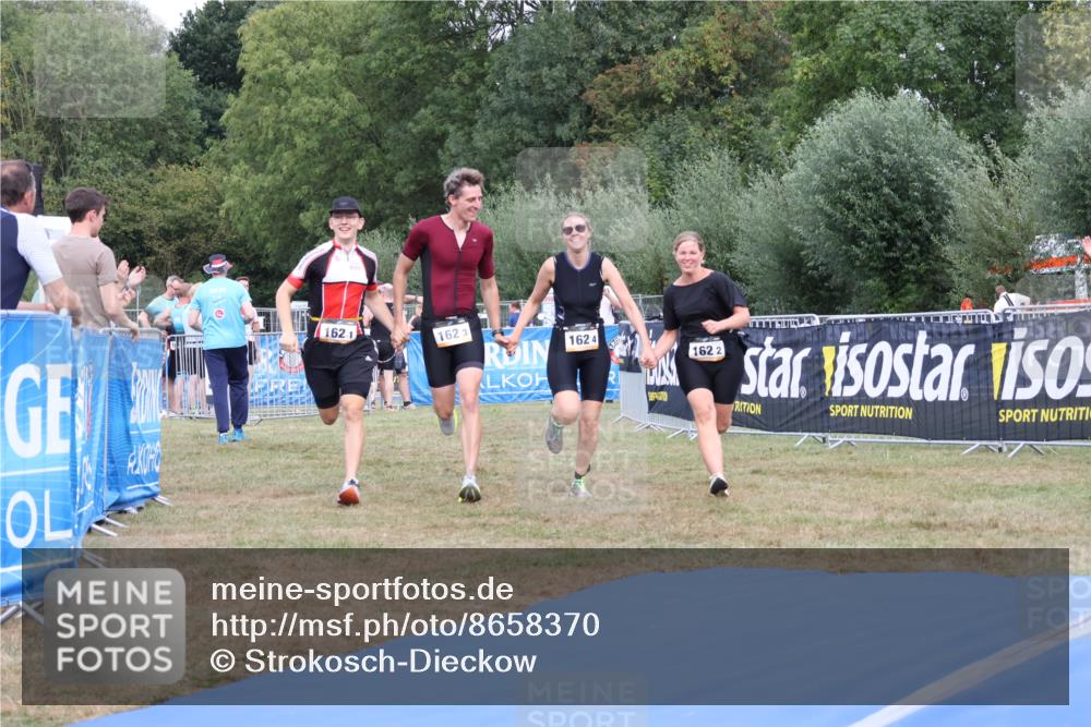 31.08.2025 - Elbe Triathlon Hamburg Strokosch-Dieckow http://msf.ph/oto/8658370 31.08.2025 16:24:30 Ziel  meine-sportfotos.de