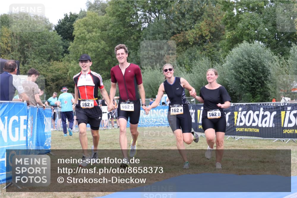 31.08.2025 - Elbe Triathlon Hamburg Strokosch-Dieckow http://msf.ph/oto/8658373 31.08.2025 16:24:31 Ziel  meine-sportfotos.de