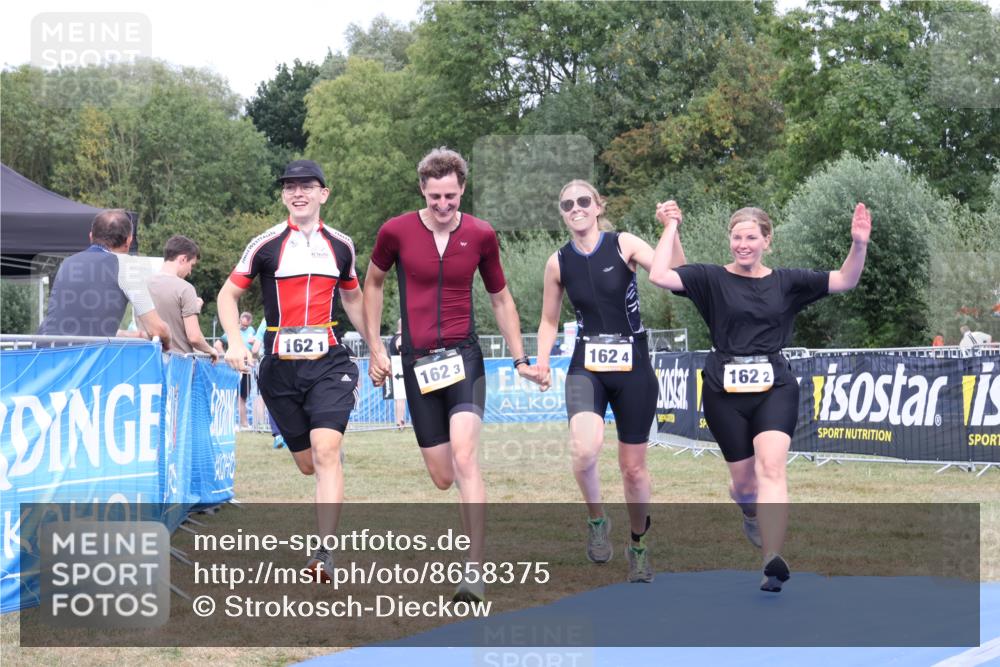 31.08.2025 - Elbe Triathlon Hamburg Strokosch-Dieckow http://msf.ph/oto/8658375 31.08.2025 16:24:32 Ziel  meine-sportfotos.de