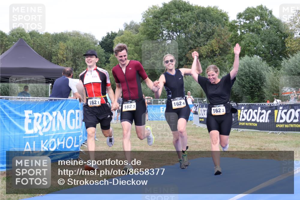 31.08.2025 - Elbe Triathlon Hamburg Strokosch-Dieckow http://msf.ph/oto/8658377 31.08.2025 16:24:32 Ziel  meine-sportfotos.de