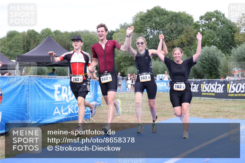 31.08.2025 - Elbe Triathlon Hamburg Strokosch-Dieckow http://msf.ph/oto/8658378 31.08.2025 16:24:32 Ziel  meine-sportfotos.de