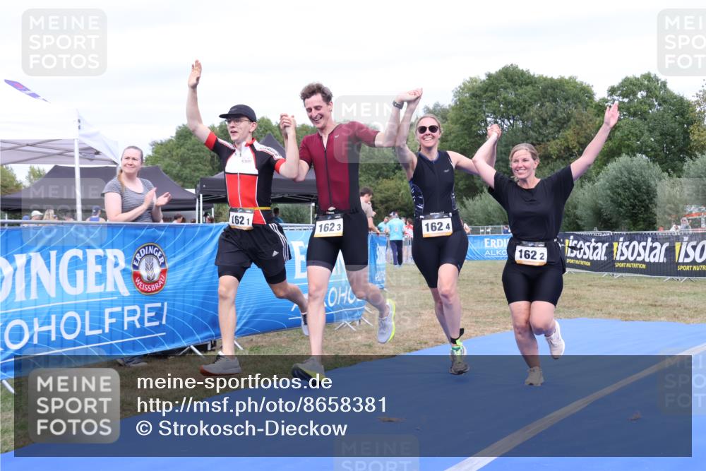 31.08.2025 - Elbe Triathlon Hamburg Strokosch-Dieckow http://msf.ph/oto/8658381 31.08.2025 16:24:33 Ziel  meine-sportfotos.de