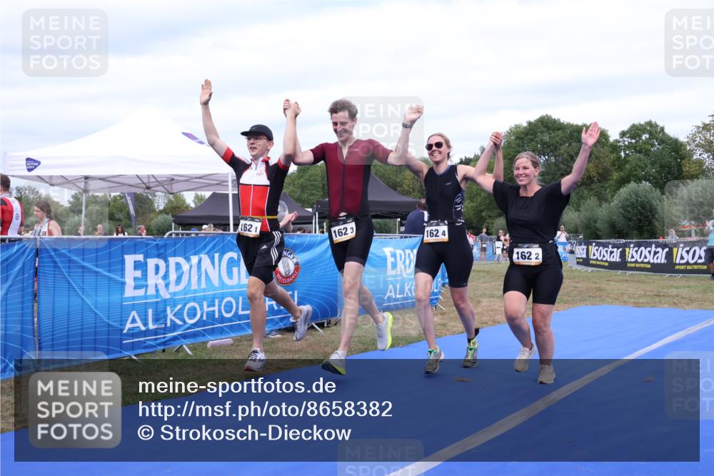 31.08.2025 - Elbe Triathlon Hamburg Strokosch-Dieckow http://msf.ph/oto/8658382 31.08.2025 16:24:33 Ziel  meine-sportfotos.de