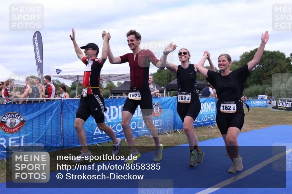 31.08.2025 - Elbe Triathlon Hamburg Strokosch-Dieckow http://msf.ph/oto/8658385 31.08.2025 16:24:33 Ziel  meine-sportfotos.de