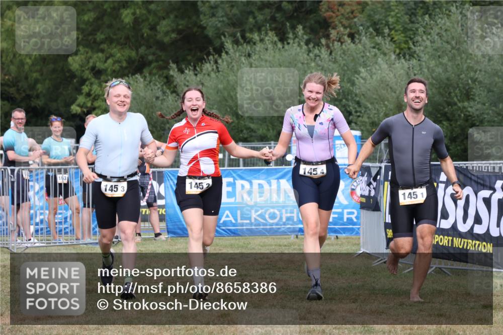 31.08.2025 - Elbe Triathlon Hamburg Strokosch-Dieckow http://msf.ph/oto/8658386 31.08.2025 16:25:55 Ziel  meine-sportfotos.de
