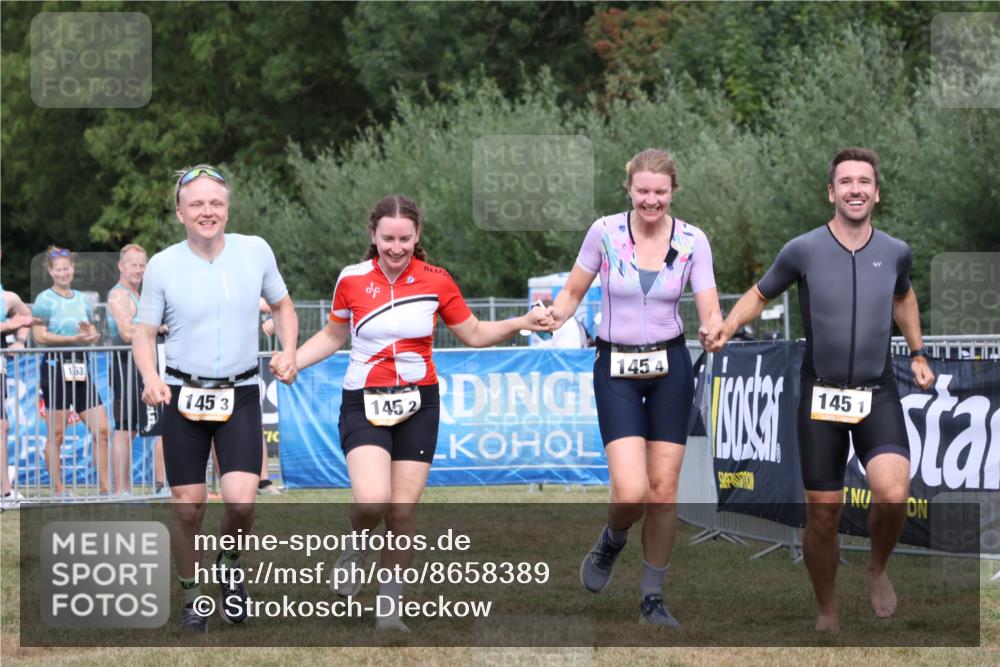31.08.2025 - Elbe Triathlon Hamburg Strokosch-Dieckow http://msf.ph/oto/8658389 31.08.2025 16:25:55 Ziel  meine-sportfotos.de