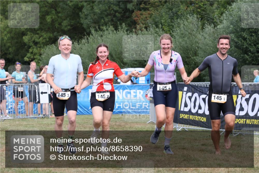 31.08.2025 - Elbe Triathlon Hamburg Strokosch-Dieckow http://msf.ph/oto/8658390 31.08.2025 16:25:56 Ziel  meine-sportfotos.de