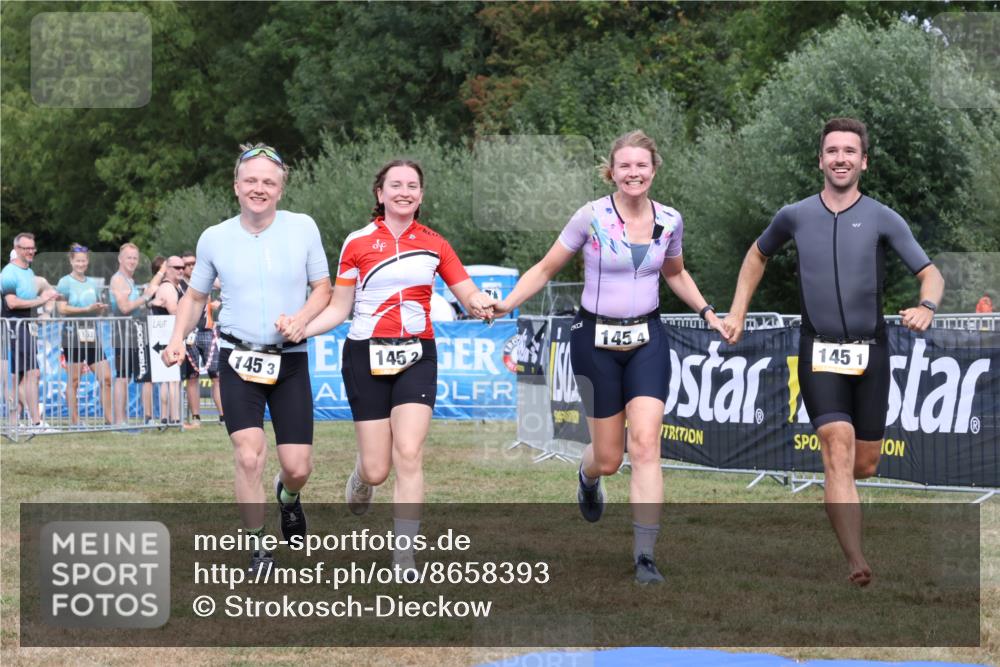 31.08.2025 - Elbe Triathlon Hamburg Strokosch-Dieckow http://msf.ph/oto/8658393 31.08.2025 16:25:56 Ziel  meine-sportfotos.de