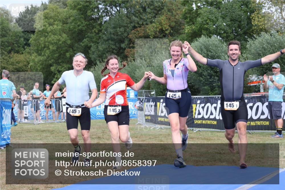 31.08.2025 - Elbe Triathlon Hamburg Strokosch-Dieckow http://msf.ph/oto/8658397 31.08.2025 16:25:57 Ziel  meine-sportfotos.de