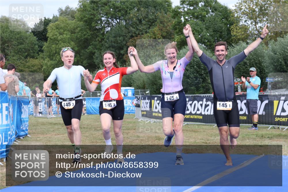 31.08.2025 - Elbe Triathlon Hamburg Strokosch-Dieckow http://msf.ph/oto/8658399 31.08.2025 16:25:58 Ziel  meine-sportfotos.de