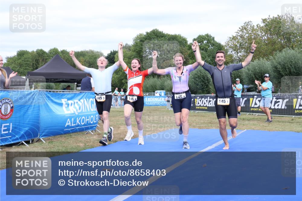 31.08.2025 - Elbe Triathlon Hamburg Strokosch-Dieckow http://msf.ph/oto/8658403 31.08.2025 16:25:58 Ziel  meine-sportfotos.de
