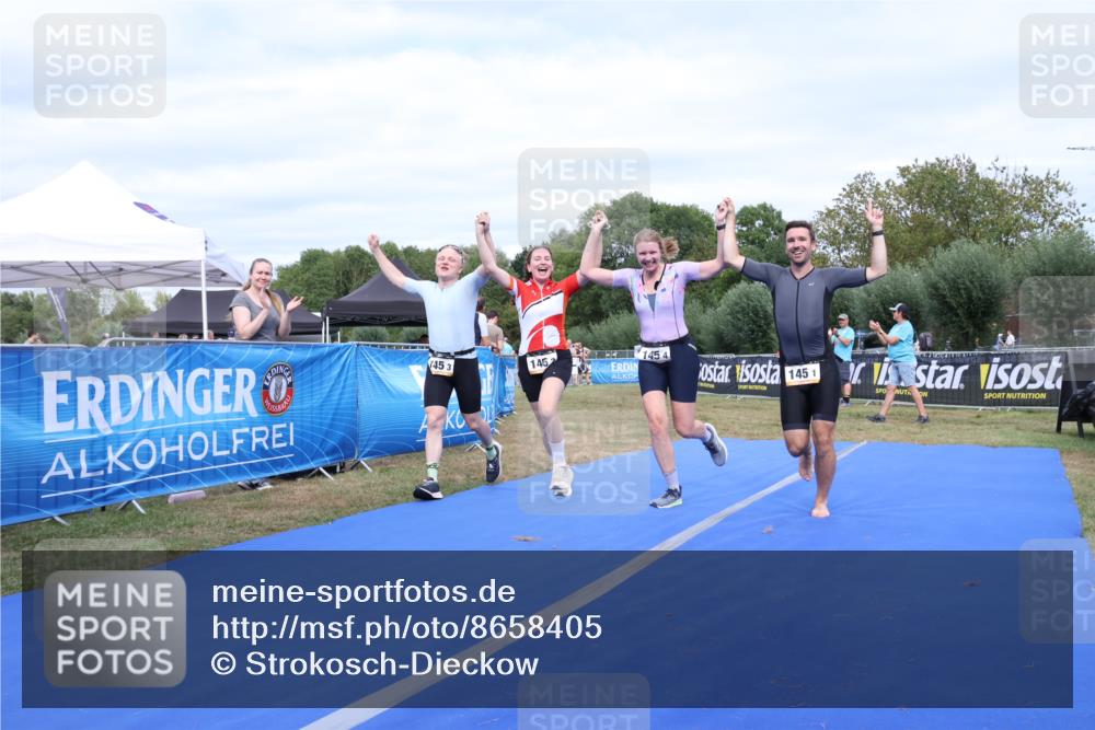 31.08.2025 - Elbe Triathlon Hamburg Strokosch-Dieckow http://msf.ph/oto/8658405 31.08.2025 16:25:59 Ziel  meine-sportfotos.de