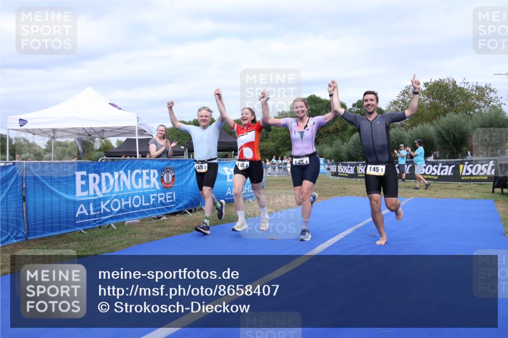 31.08.2025 - Elbe Triathlon Hamburg Strokosch-Dieckow http://msf.ph/oto/8658407 31.08.2025 16:25:59 Ziel  meine-sportfotos.de