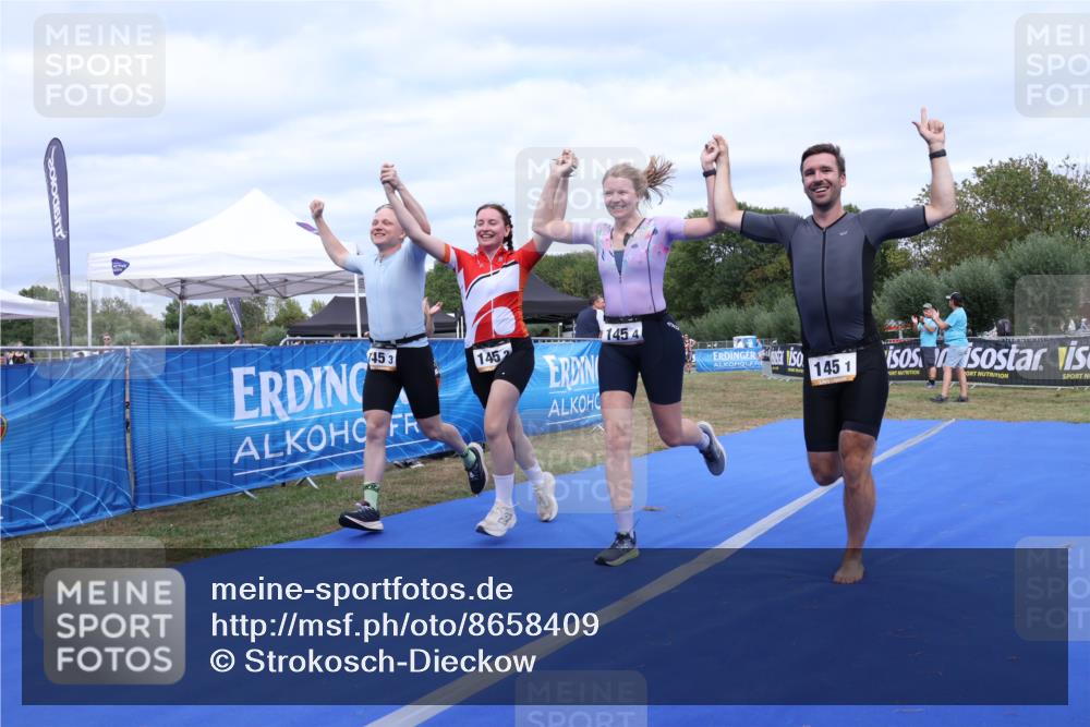 31.08.2025 - Elbe Triathlon Hamburg Strokosch-Dieckow http://msf.ph/oto/8658409 31.08.2025 16:25:59 Ziel  meine-sportfotos.de
