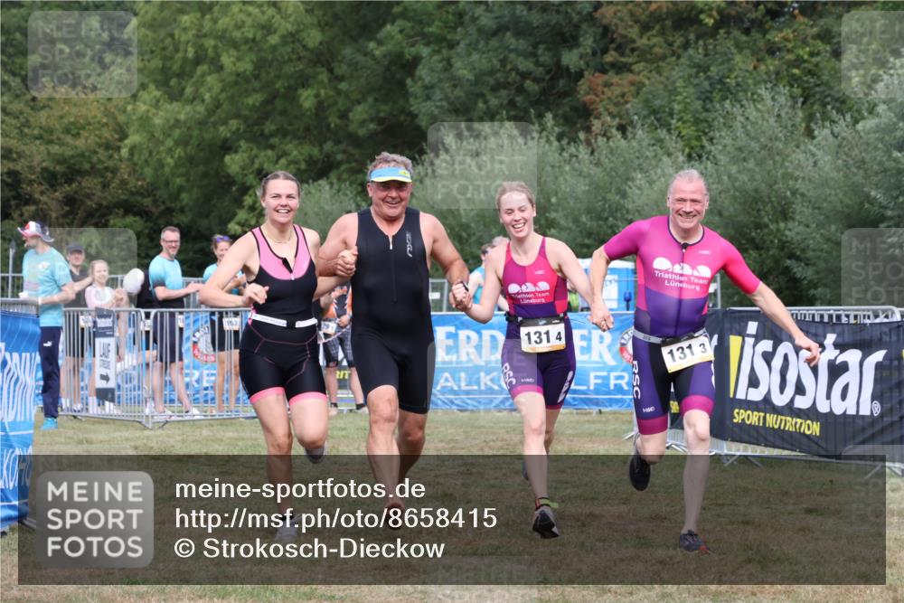 31.08.2025 - Elbe Triathlon Hamburg Strokosch-Dieckow http://msf.ph/oto/8658415 31.08.2025 16:26:43 Ziel  meine-sportfotos.de