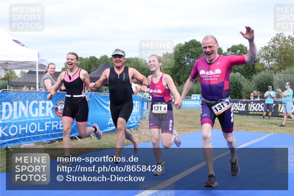 31.08.2025 - Elbe Triathlon Hamburg Strokosch-Dieckow http://msf.ph/oto/8658428 31.08.2025 16:26:45 Ziel  meine-sportfotos.de