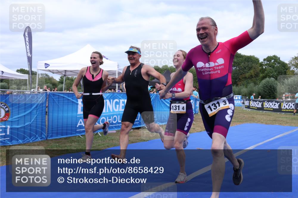 31.08.2025 - Elbe Triathlon Hamburg Strokosch-Dieckow http://msf.ph/oto/8658429 31.08.2025 16:26:46 Ziel  meine-sportfotos.de