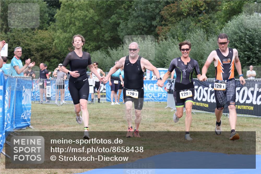 31.08.2025 - Elbe Triathlon Hamburg Strokosch-Dieckow http://msf.ph/oto/8658438 31.08.2025 16:28:17 Ziel  meine-sportfotos.de