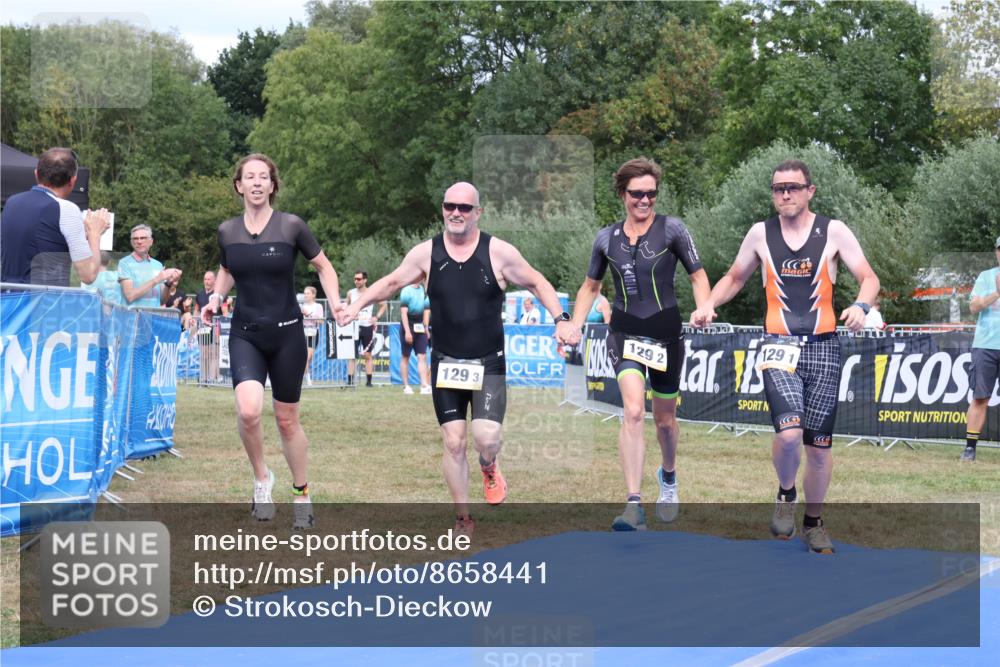 31.08.2025 - Elbe Triathlon Hamburg Strokosch-Dieckow http://msf.ph/oto/8658441 31.08.2025 16:28:18 Ziel  meine-sportfotos.de