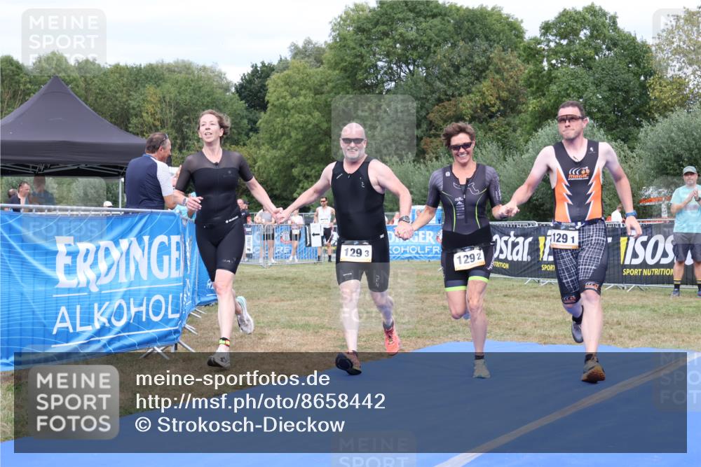 31.08.2025 - Elbe Triathlon Hamburg Strokosch-Dieckow http://msf.ph/oto/8658442 31.08.2025 16:28:19 Ziel  meine-sportfotos.de