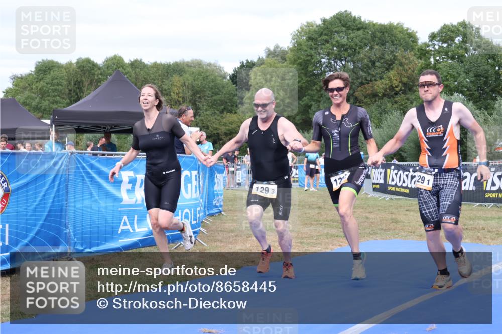 31.08.2025 - Elbe Triathlon Hamburg Strokosch-Dieckow http://msf.ph/oto/8658445 31.08.2025 16:28:19 Ziel  meine-sportfotos.de